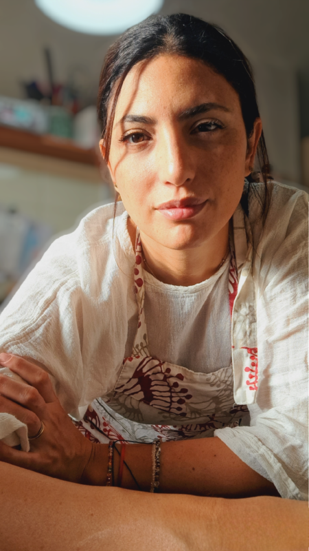 Foto natural de Vero, la fundadora de SOF Cakes.